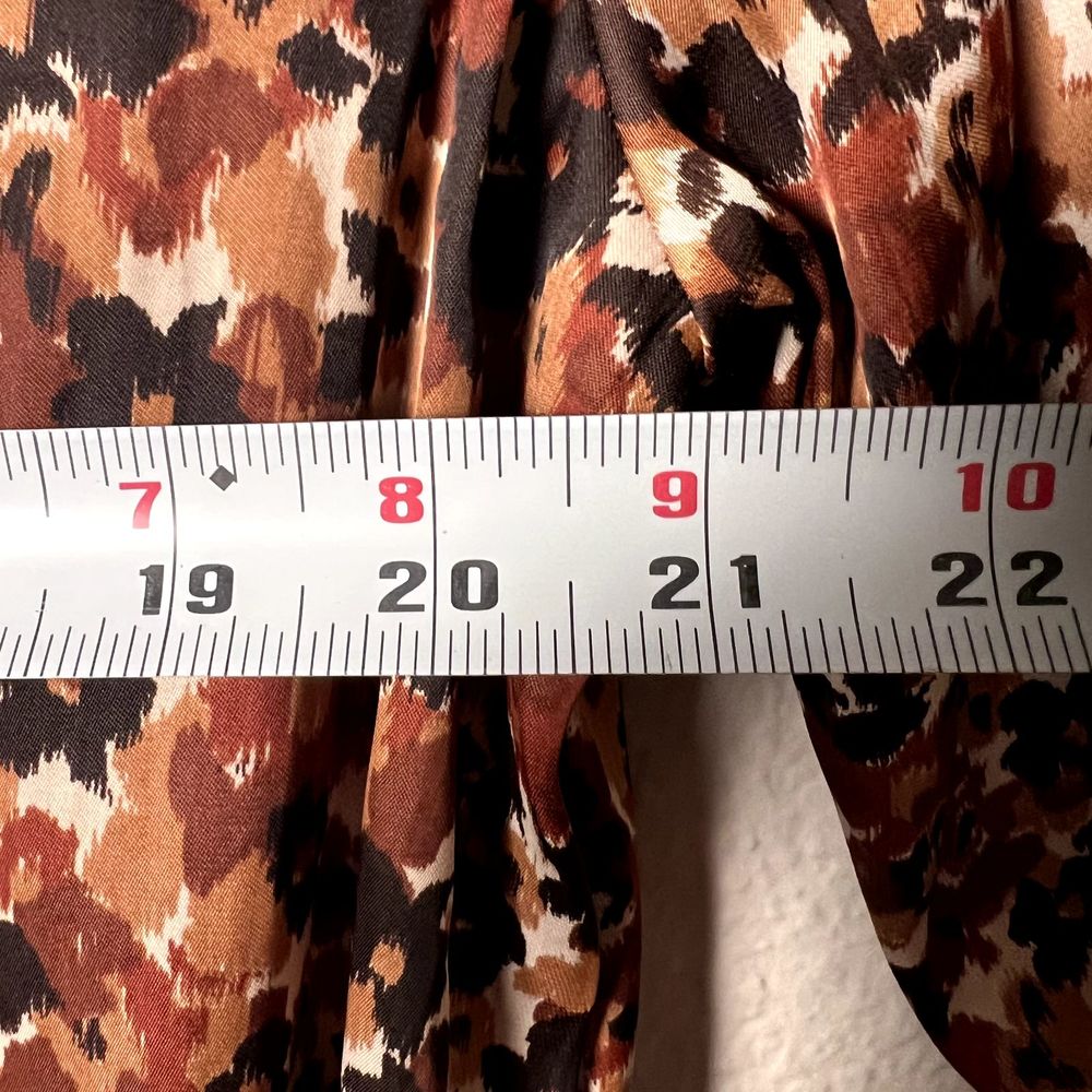 Gap Sz M Long Sleeve Button Down Blouse Tie Neck Brown Print Elastic Wrist - Picture 12 of 13